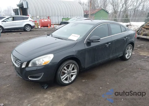 2013 Volvo S60 T5 z USA, uszkodzony, nr VIN YV1612FS0D1224908